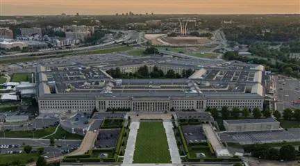 【多国催讨美国抓紧还钱】8日，美国联邦政府“停摆”进入第39天，给美国国内食品救