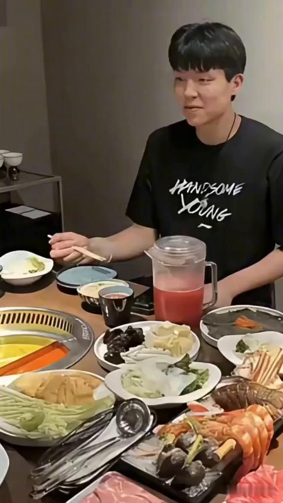 咱也是百万富翁，吃喝搞起来。