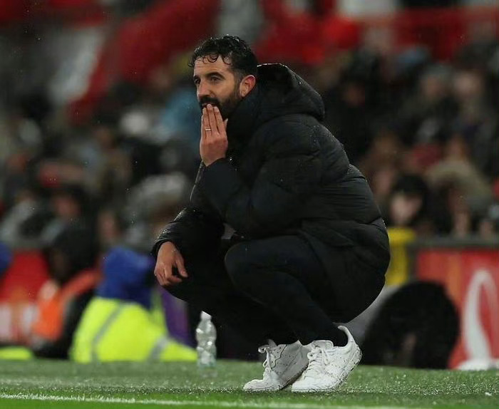 曼联0比2纽卡斯尔联  英超第19轮，曼联0-2不敌纽卡，遭遇各项赛事4连败、主