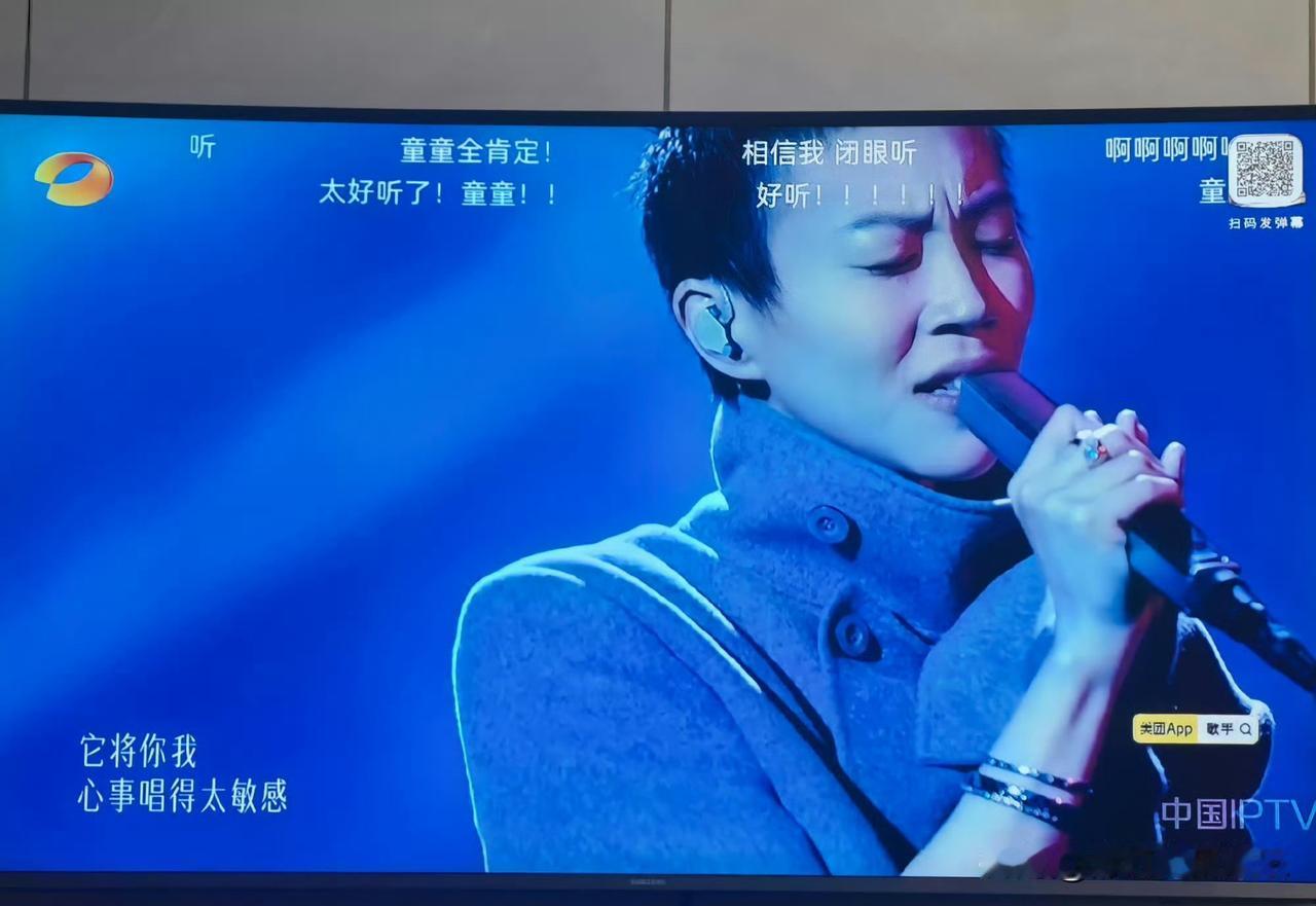 窦靖童一开口我整个人都麻了，她的音色也太像王菲了，一首《电台情歌》闭上眼睛我还以