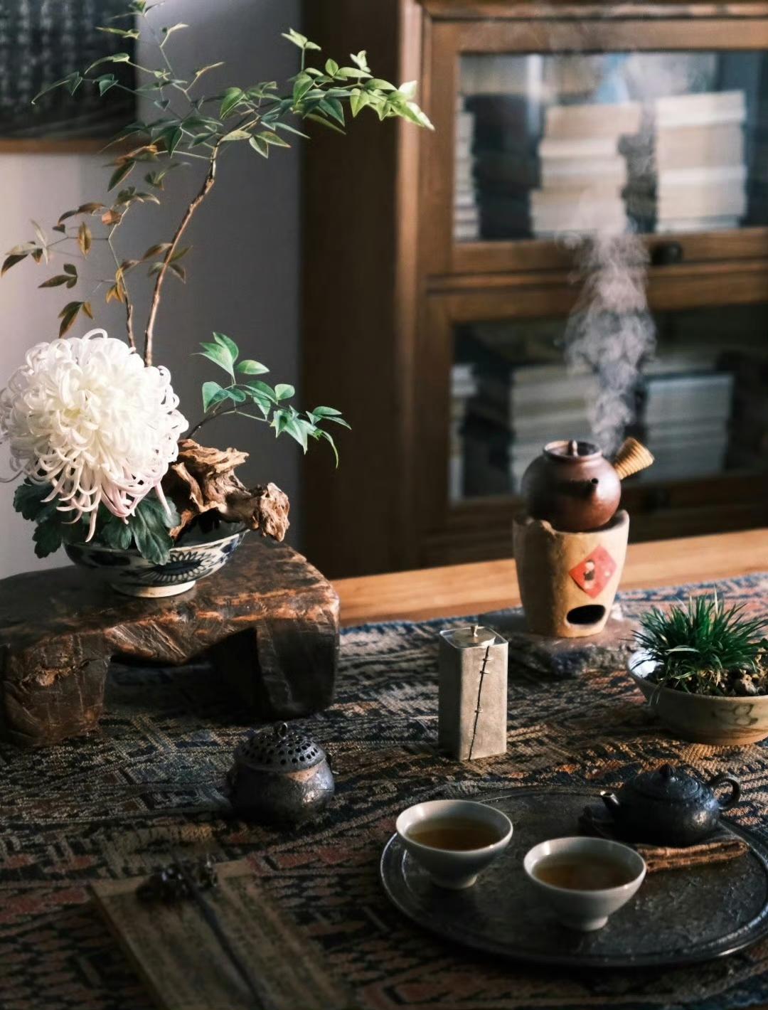 “ 晚来天欲雪，能饮一杯无？ ”