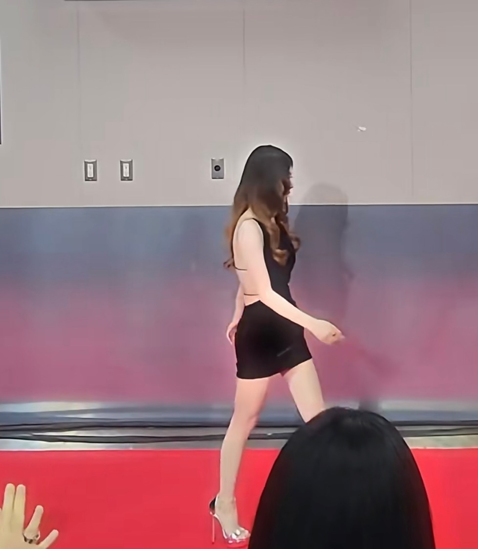 给宁宁推荐几个运动，欧阳春晓少女背直角肩，吉尼瘦背，体态大师改善圆肩驼背富贵包 