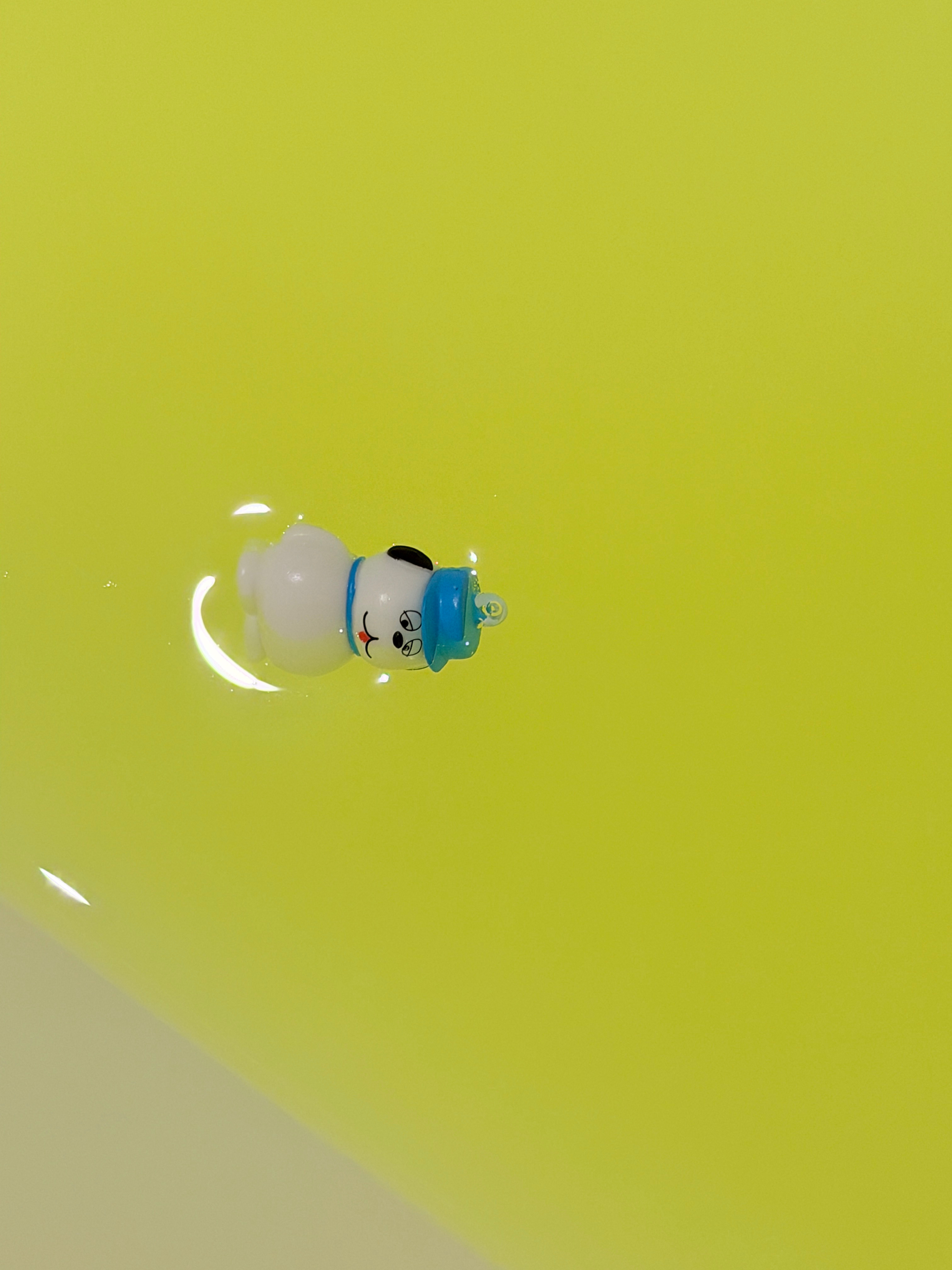 哈哈什么鬼 之前在小日子买的浴盐球是焦黄色的 泡一池子硫磺的感觉 而且这snoo