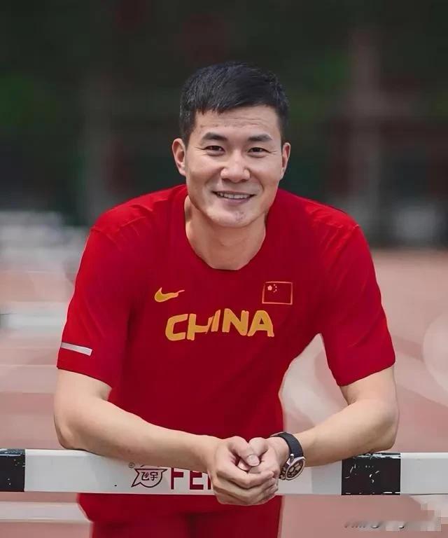 看看当年的老二，史冬鹏，人家踏踏实实当教练，也在自己退役后又打的一片天地。


