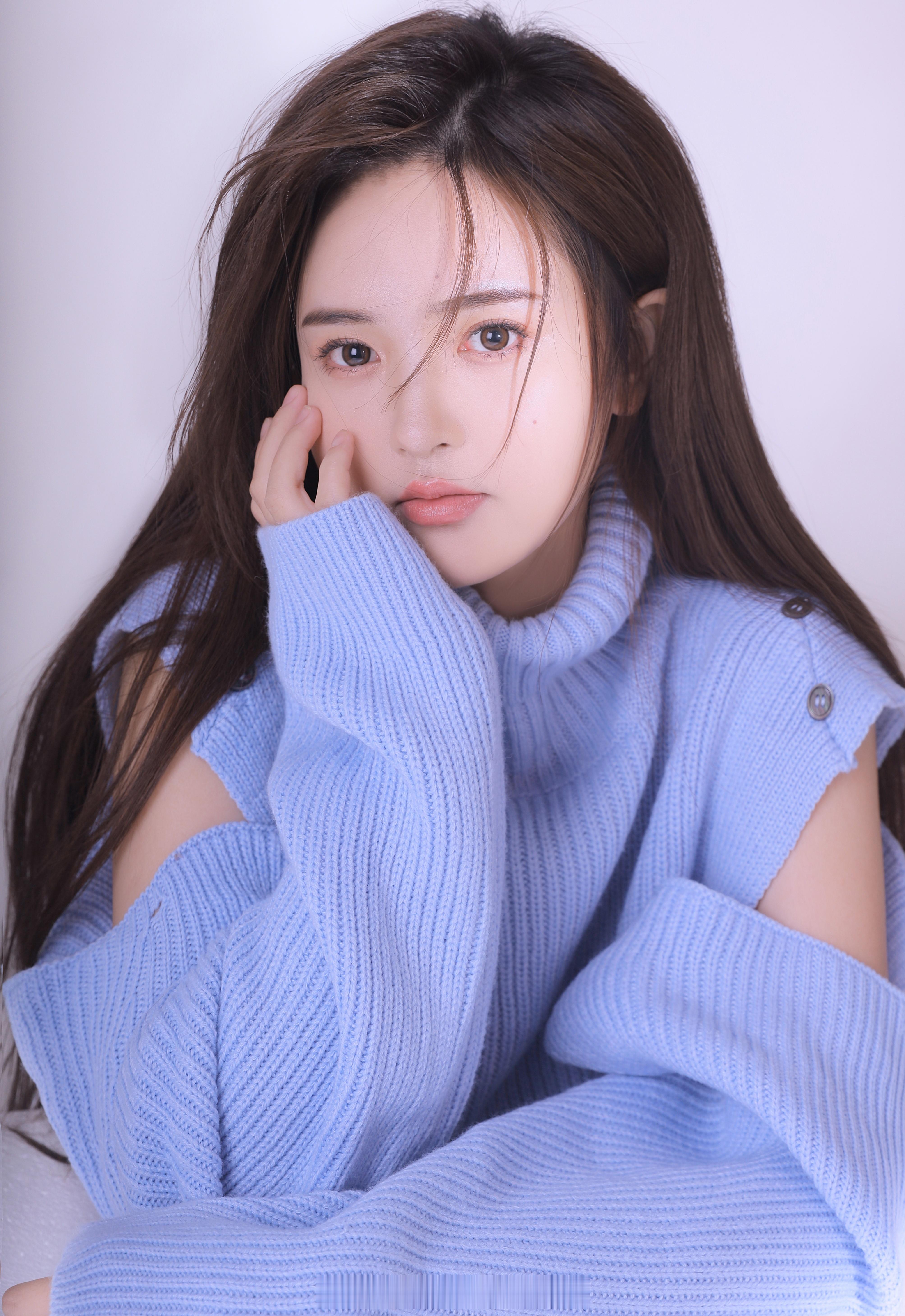 美女校花窦鹤鑫，西南财经大学天府学院，身高169cm，喜欢摄影[心] ​​​