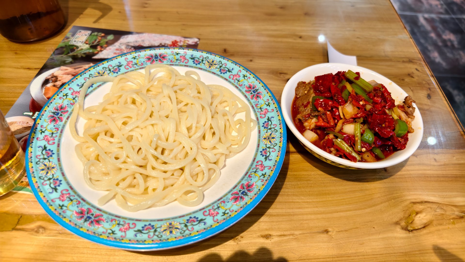 我试过多次，同一家店堂食和外卖完全不一样的东西，能吃堂食还是要堂食，别点外卖。 