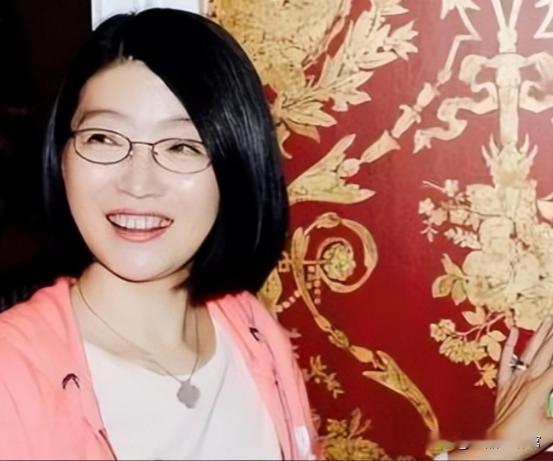 温州女首富抗癌失败，即使名下有两家医药上市公司，市值高达3700亿元，最后还是拯