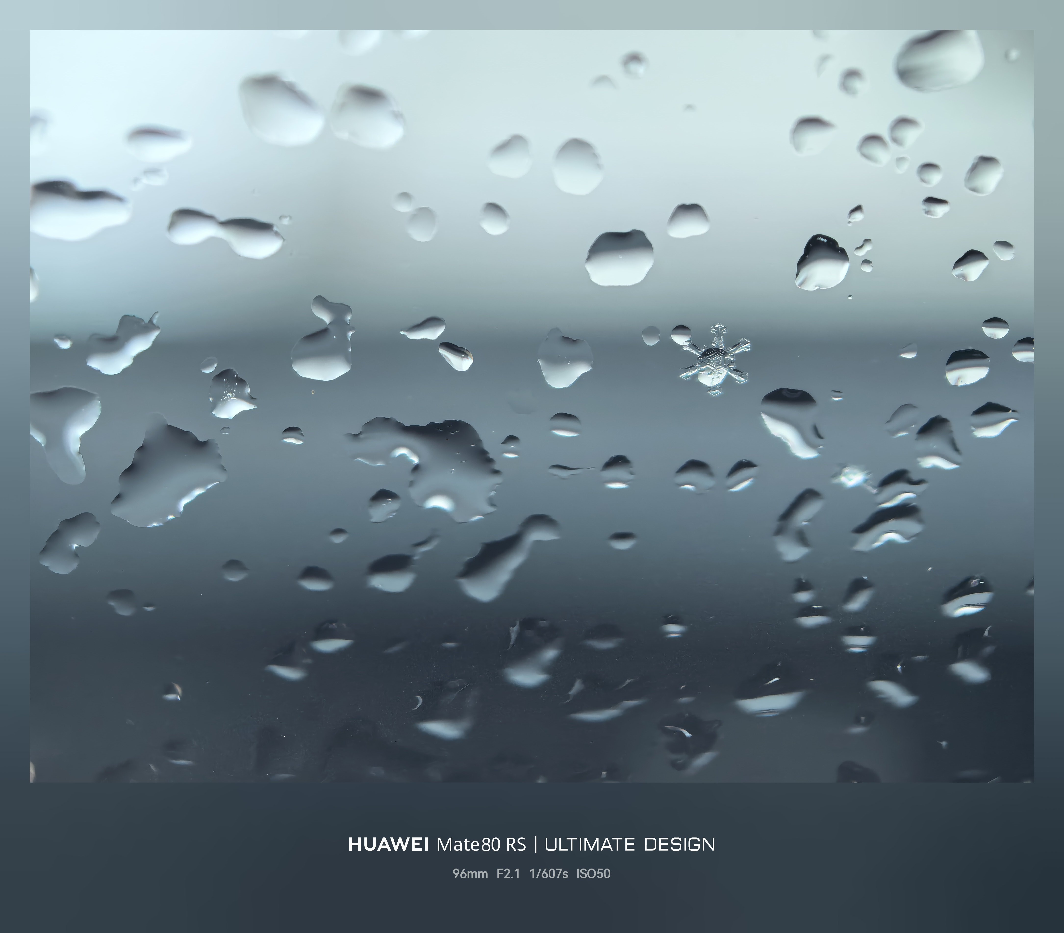 今天下小雪在玻璃上用华为Mate 80 RS非凡大师拍到了雪花微距 雪花还会转呢