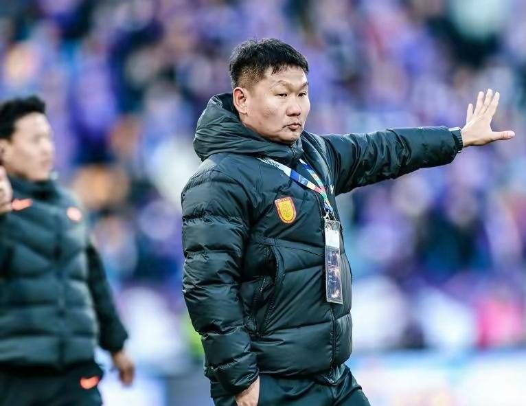 重庆铜梁龙主教练刘建业的做法要不得！据说他要帮李镇权交罚款，还保证如果李镇权停赛