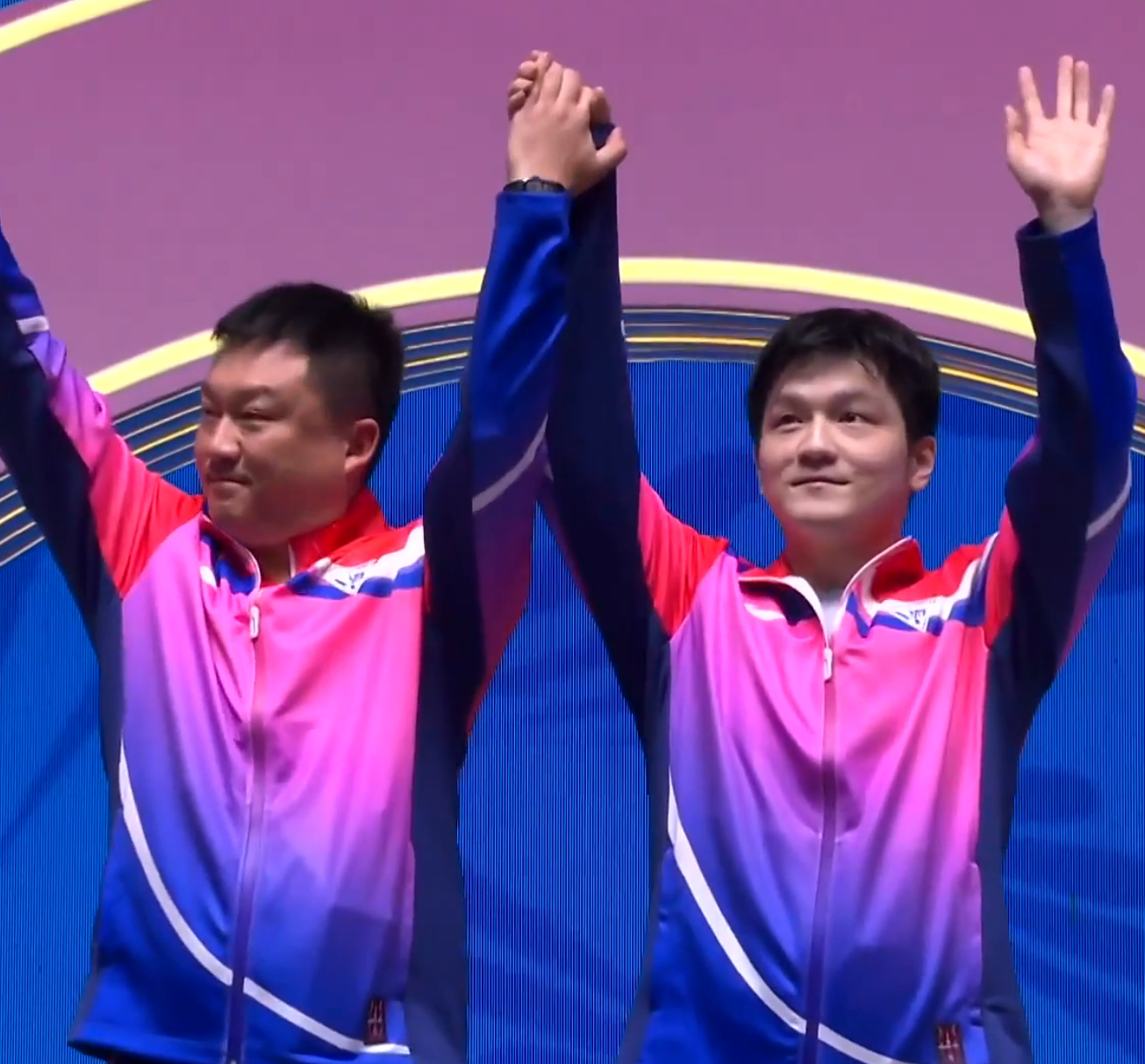 恭喜樊振东卫冕全运会男子单打冠军，比肩马龙！ 