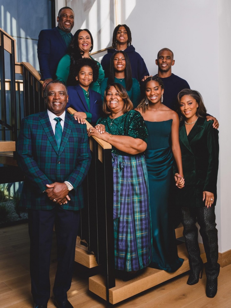 保罗晒家族大合照！这一大家子是真的一大家啊 数都数不过来