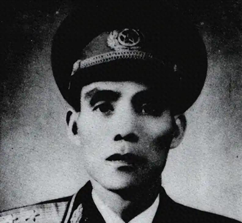 1987年韦杰去世后，妻子主动归还奔驰250，军区回复：如今再没有人能坐这辆车！
