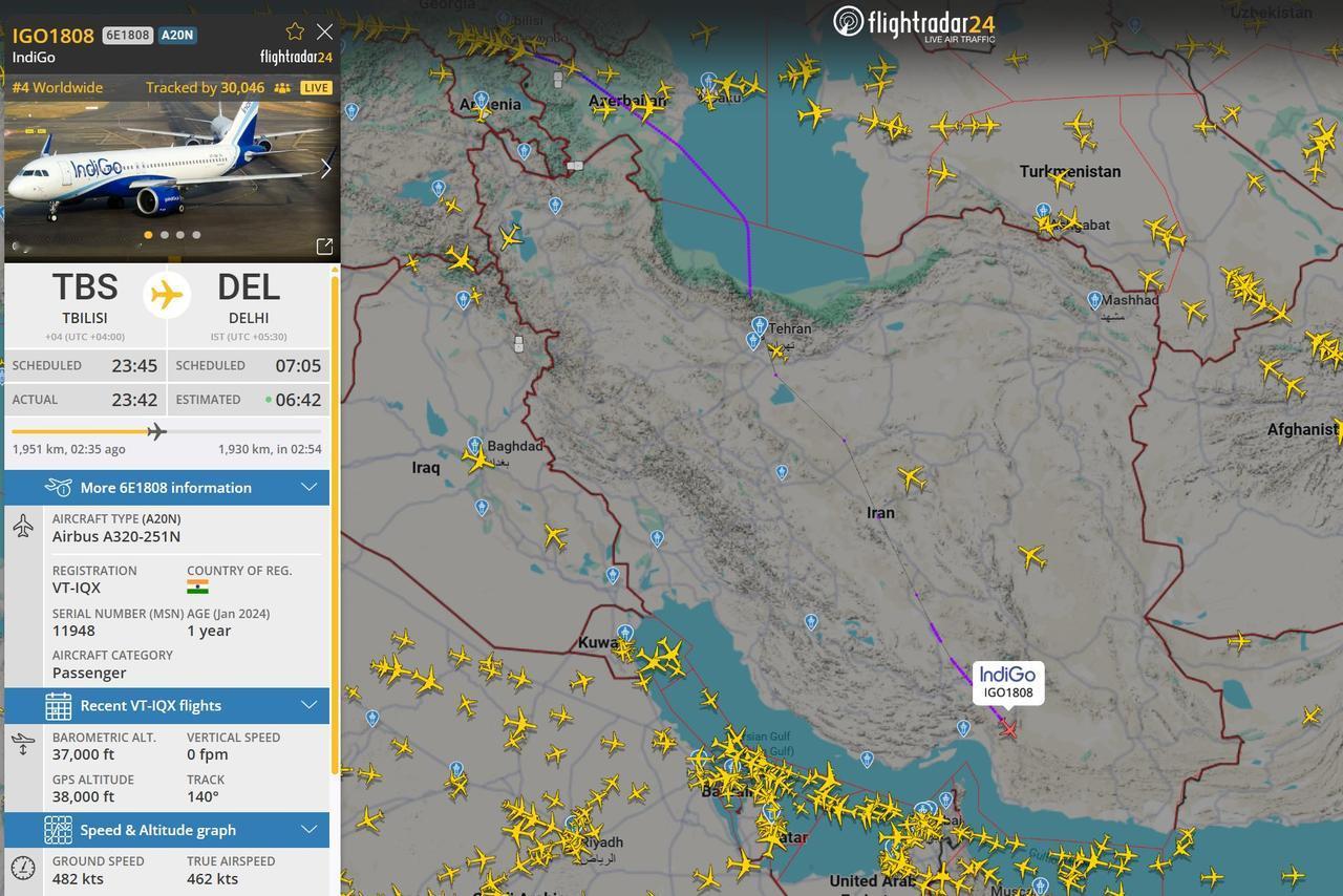 就在伊朗当局在1月15日早上宣布紧急领空关闭的时候，至少有2架来自中国方向的大飞