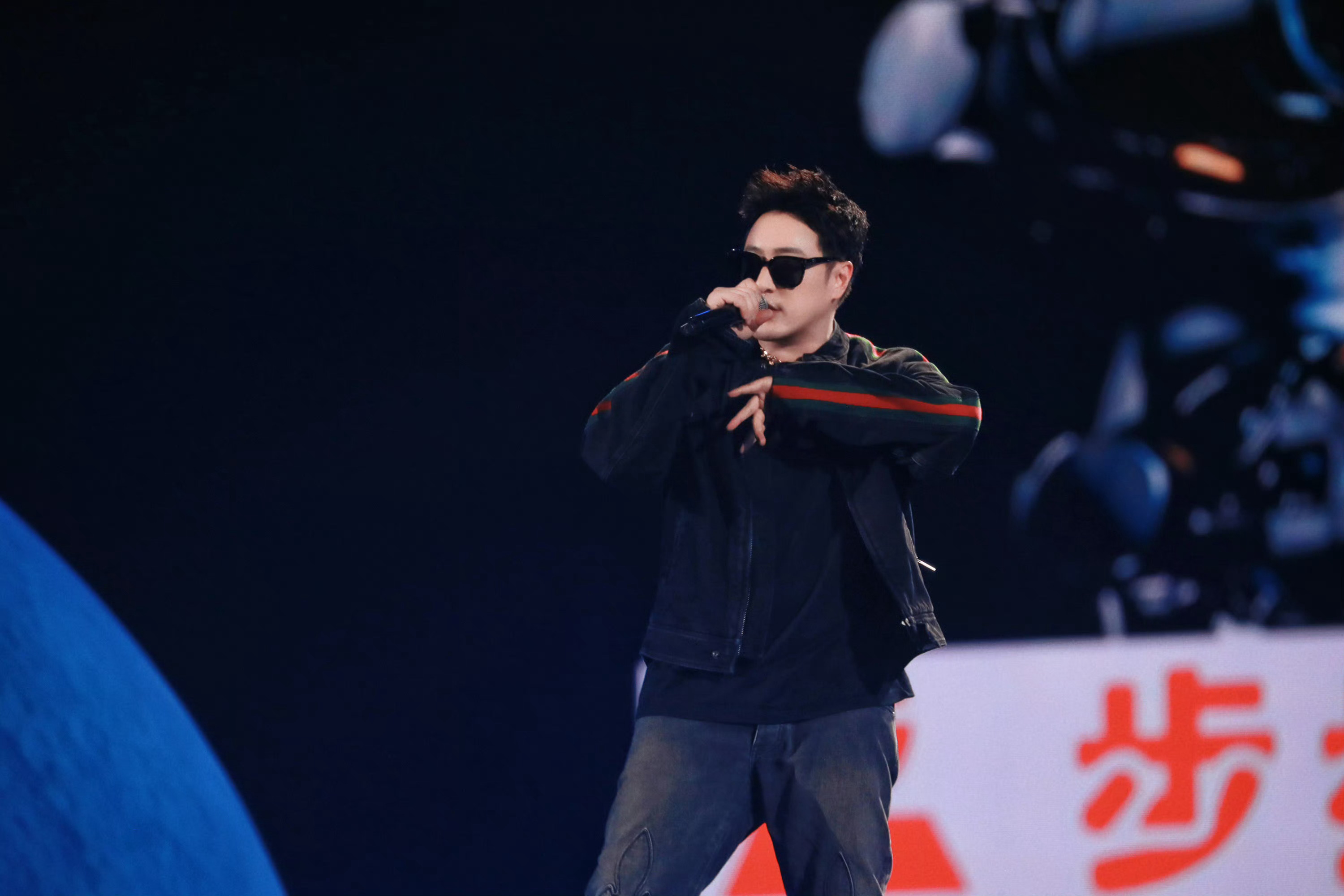 潘玮柏金不换体质潘玮柏还能这么反转吗 谁懂啊《快乐崇拜》前奏一响我直接穿越回mp