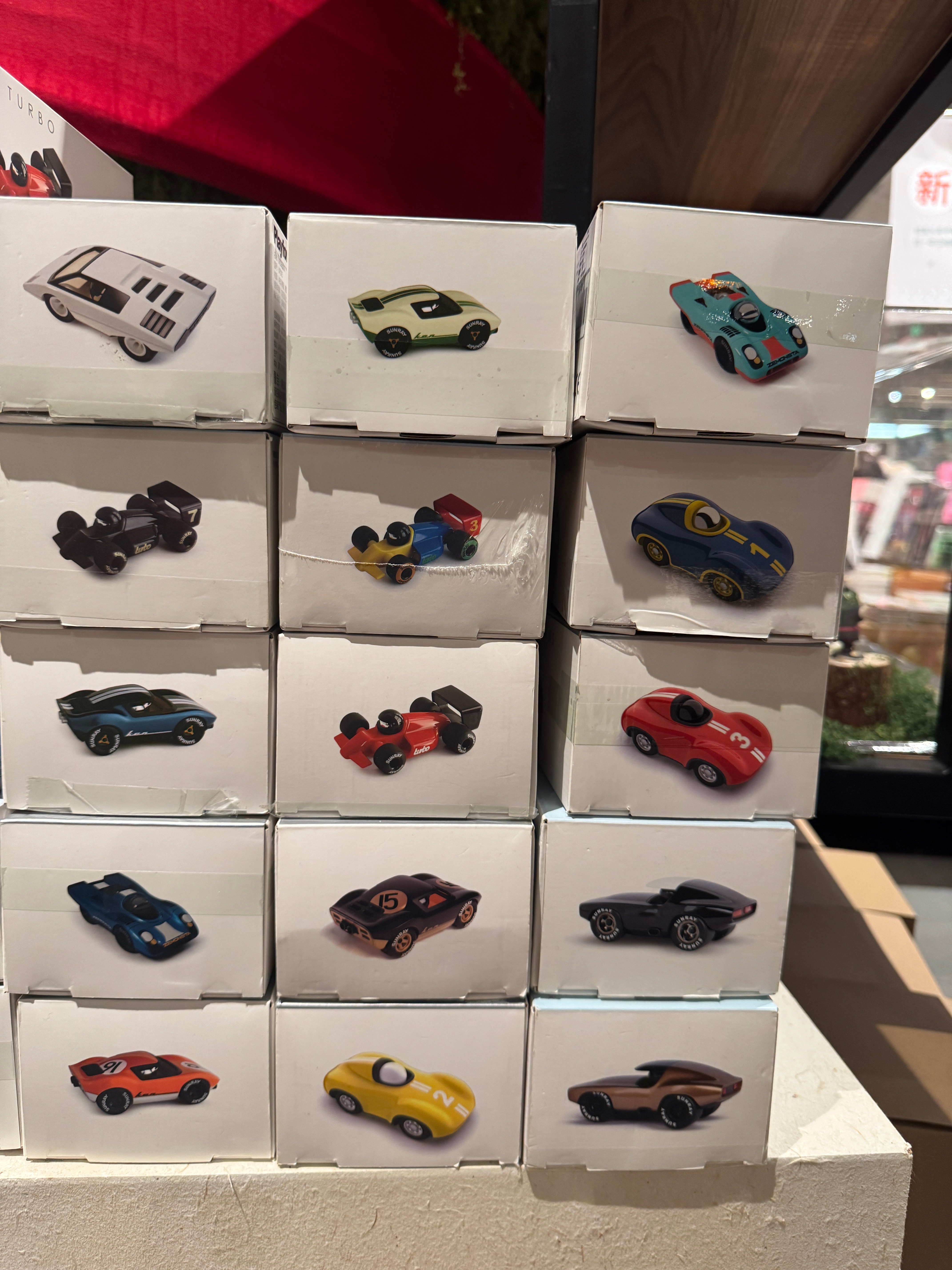 这个玩具架看的人好幸福，就是价格……可以直接买minichamps了