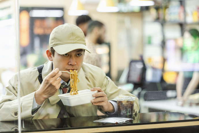 欧豪一句话演出我给爸妈打电话电视剧交锋中国式亲情就是这样藏在唠叨里，欧豪一通电话