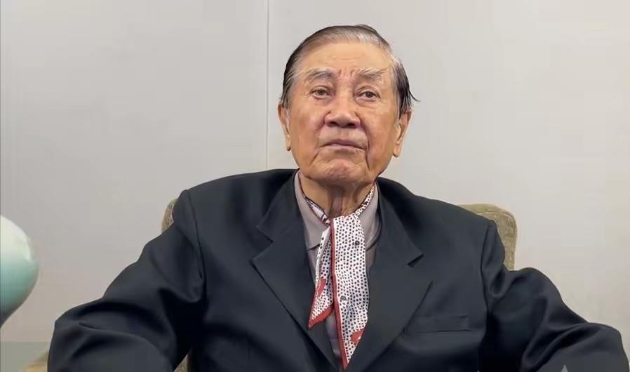 "老台独"跳出来了。

别人看日本卖武器，眉头皱成疙瘩。陈唐山倒好，把这事当成"