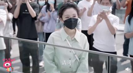 《三分野》第32集大结局，真的超级好甜！
热血男儿徐燕时，拿着纪念章直接向女友求