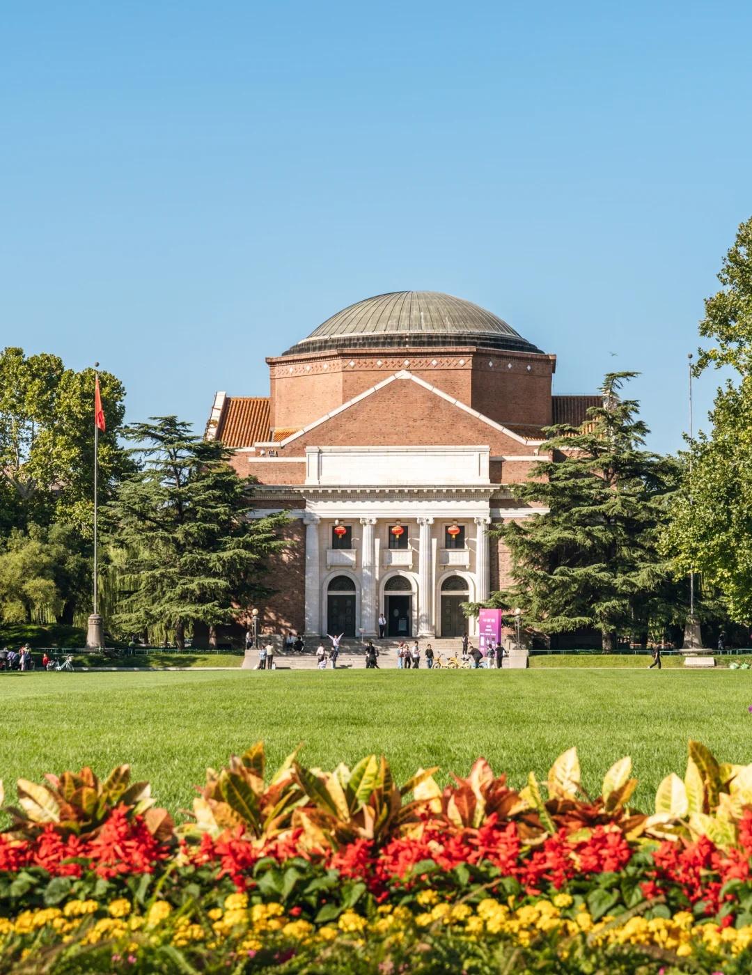 𝗢𝗻𝗲 𝗱𝗮𝘆 𝗶𝗻 𝗧𝗛𝗨｜清华园
走在清华校园，给我留