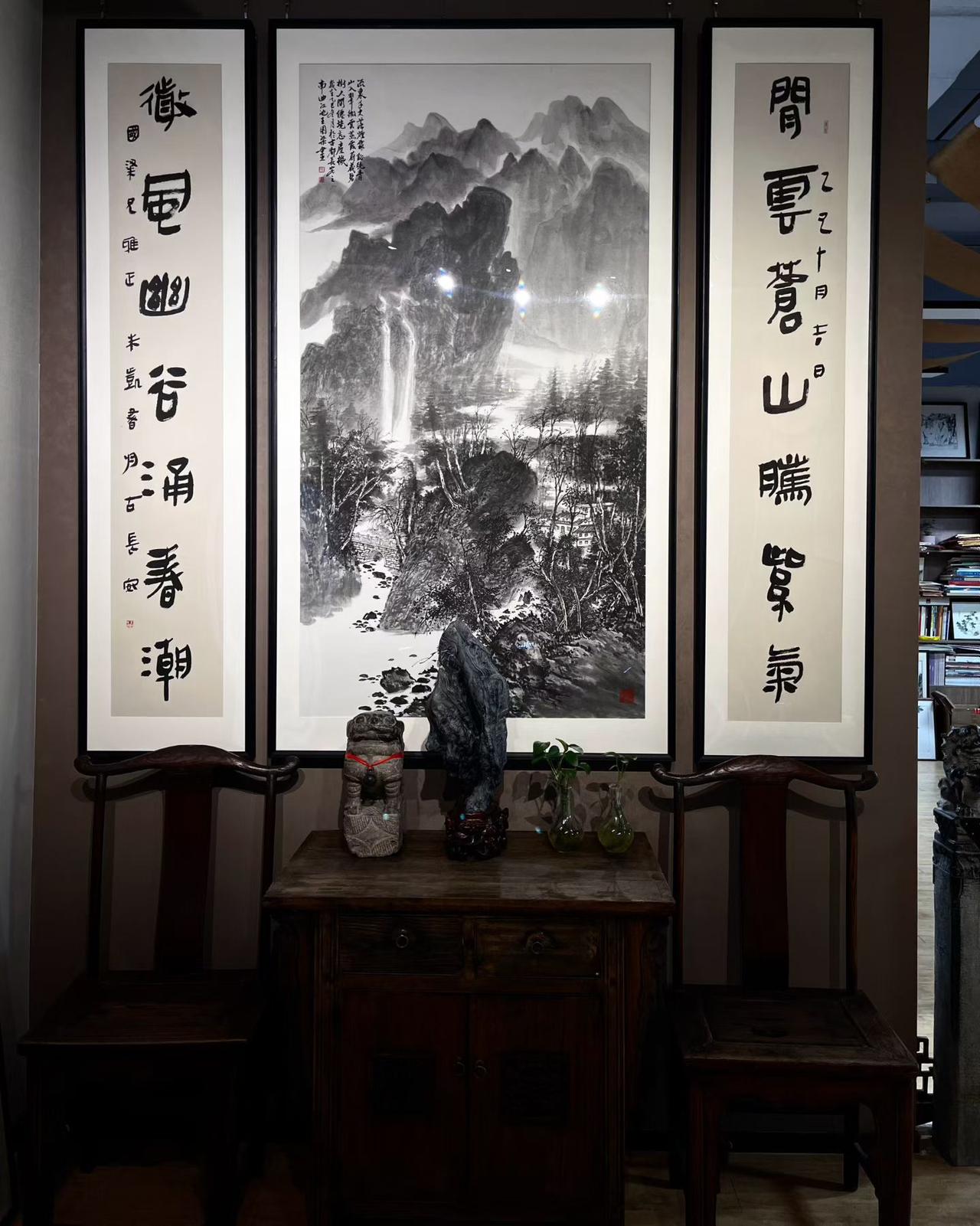 书画装饰，是空间美学的点睛之笔。一幅精心挑选的书画作品，能瞬间提升空间的艺术格调