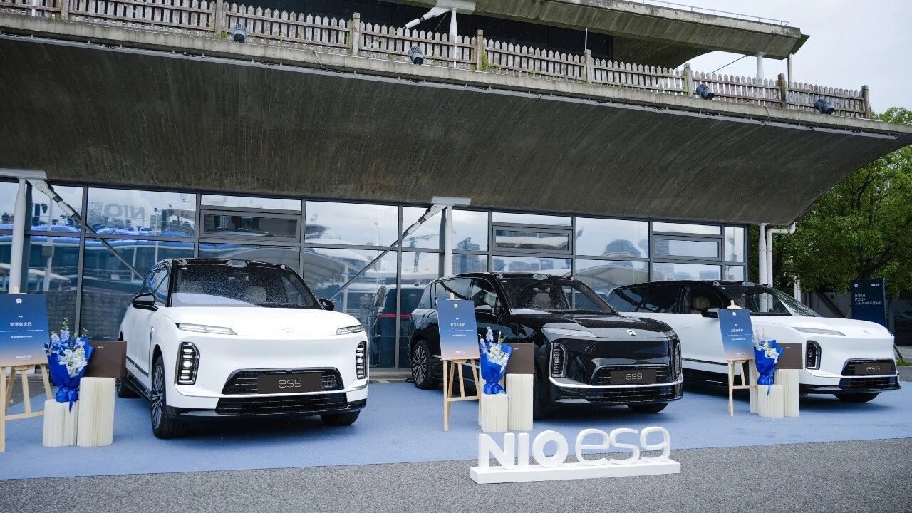 原来上海是全国首个 ES9 交付破千的城市。上海一直是蔚来技术策源地。今年蔚来新