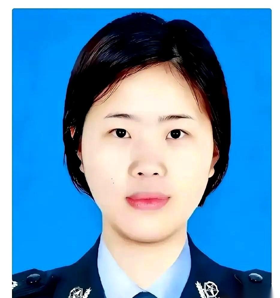 四川沐川有个95后女副所长，叫罗慧琳。
她干的一件事，让我彻底明白，什么叫“警服