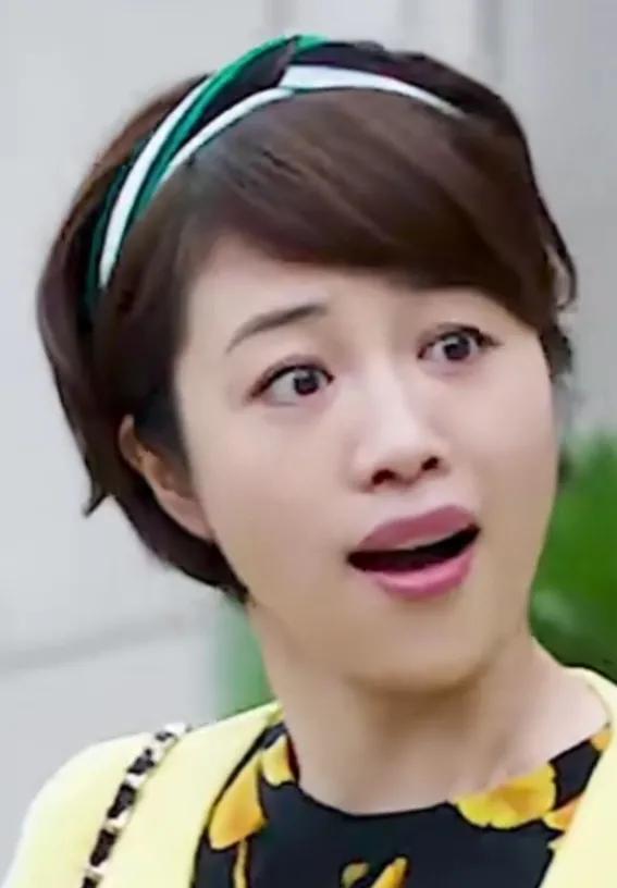  罗子群的扮演者张龄心，1981年3月28日，原名张佳蓓，中国内地女演员。毕业于