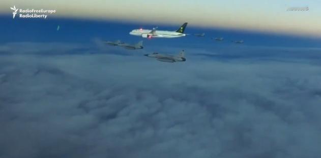 为了确保伊朗谈判代表团的安全，巴基斯坦空军出动JF-17“枭龙”战斗机，以及空中