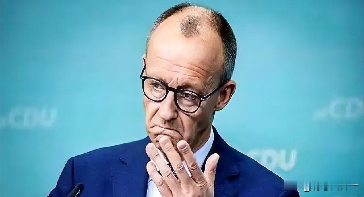 路透社本周六报道，德国总理默茨表示，就美国在委内瑞拉的军事行动进行法律评估很困难