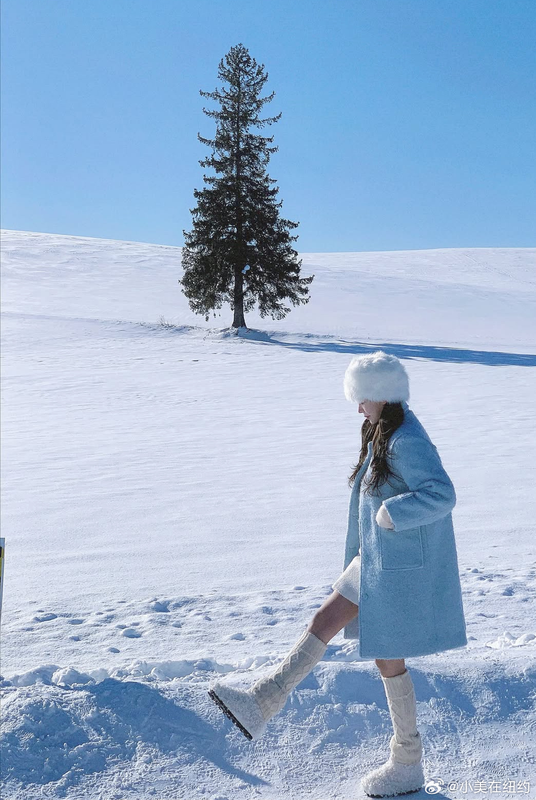 据估计，约有 2000 万退休公务员每月领取超过 6200 元人民币（约合 87