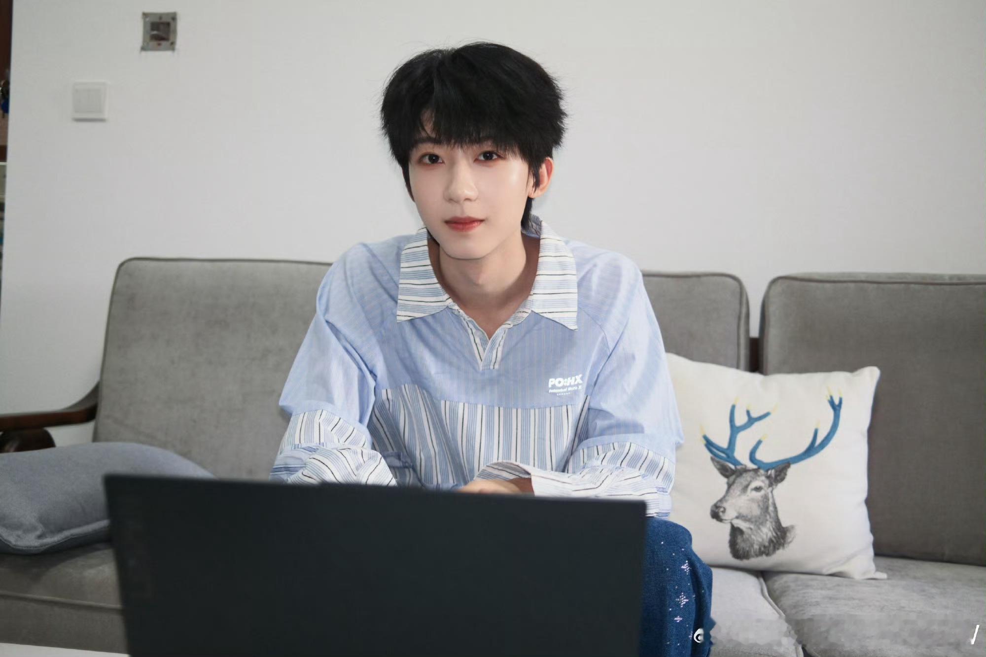 杨博文YBW[超话] 💗杨博文 四代唯一c位队长 💗杨博文 四代第一编舞师 