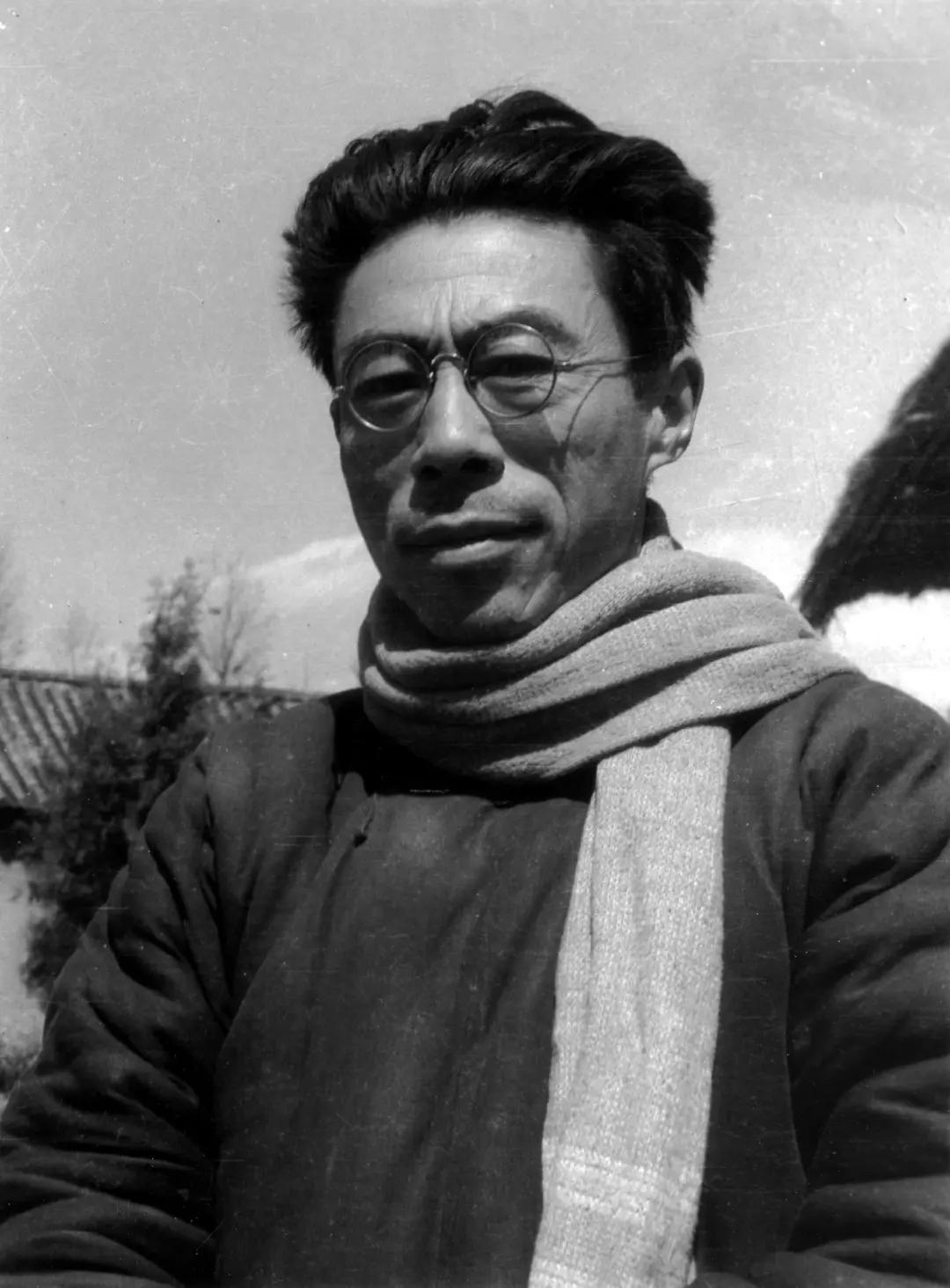 【闻一多之死】
        1946年7月15日，闻一多倒在了国民党特务的枪