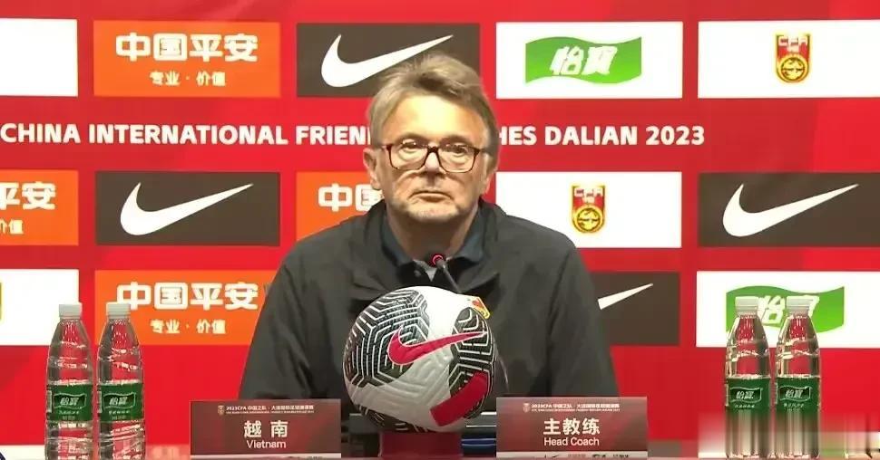 句句在理:国足2:0战胜越南队赛后越南主帅特鲁西埃这样评价这场比赛:

1、首先