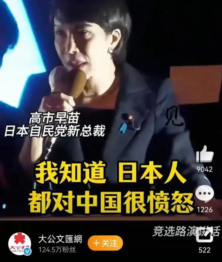 靖国社前合影流出，他刚赢中国
 
照片里14岁的张本智和穿着校服，站在拜殿台阶上