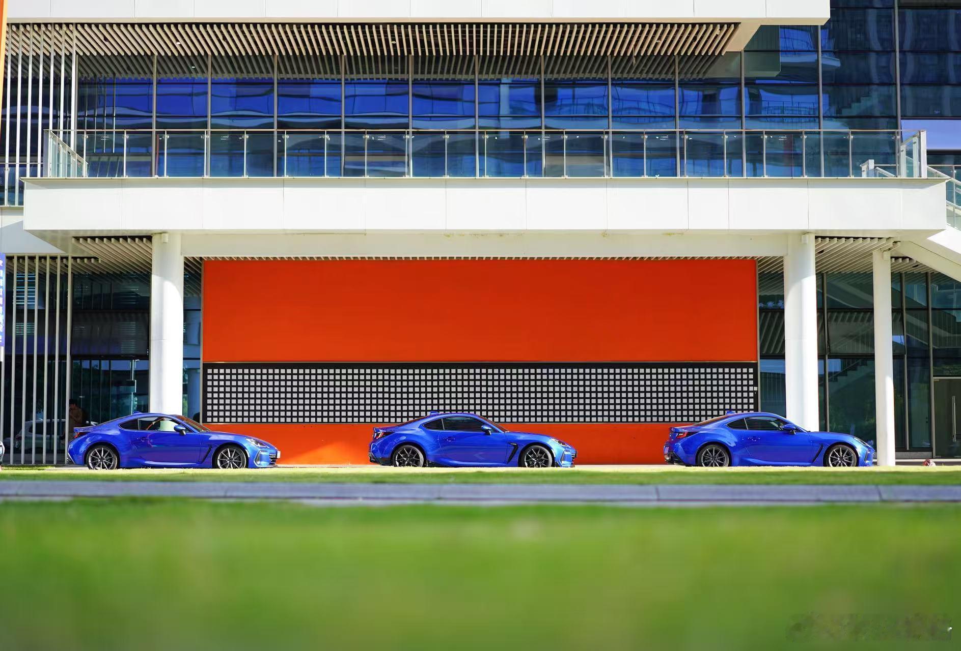 我还是很有眼光的，除了我们同事，鼓励了很多人买了。今晚必须向斯巴鲁BRZ致敬大v