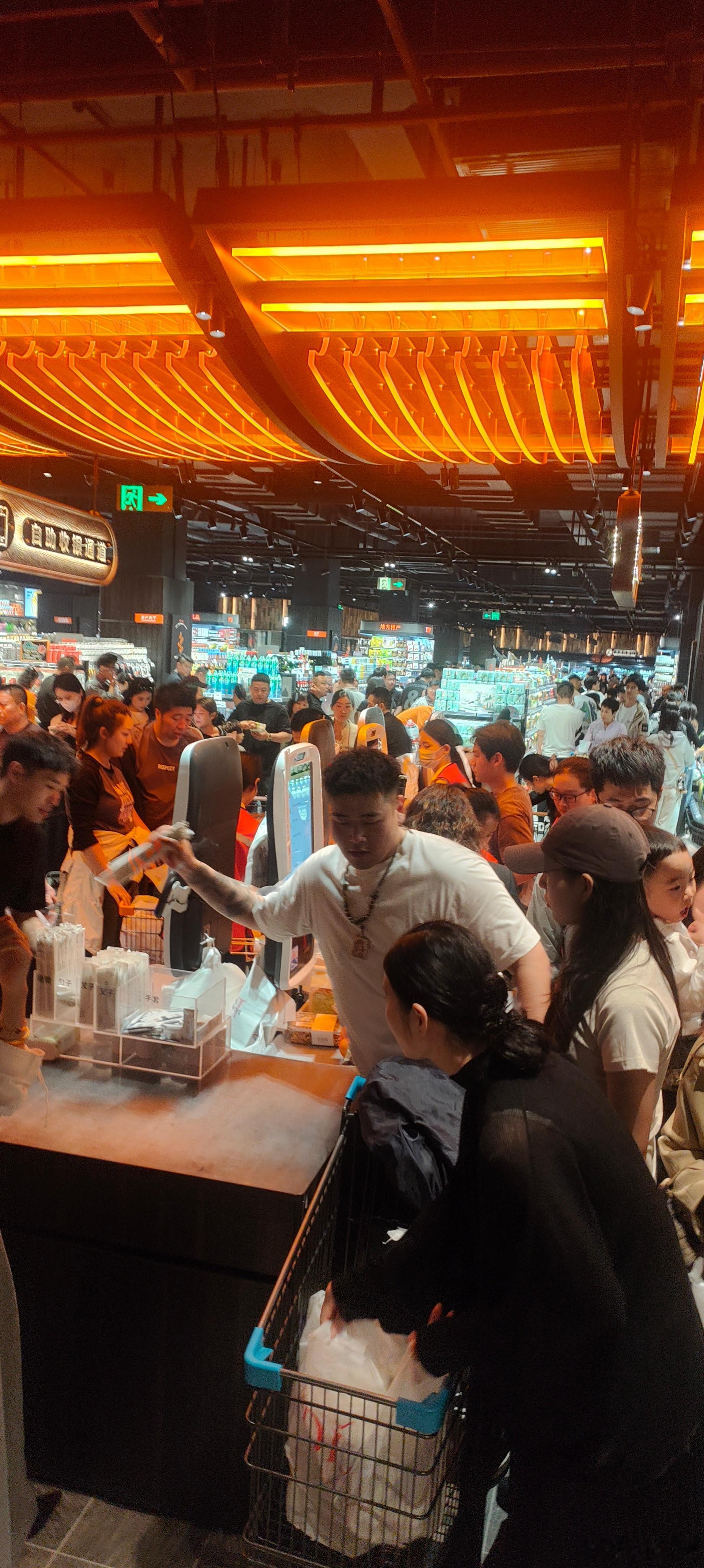 许昌来观赛，购物胖东来！豫篮联赛2026年河南省篮球城市联赛老徐说球之旅 许昌·