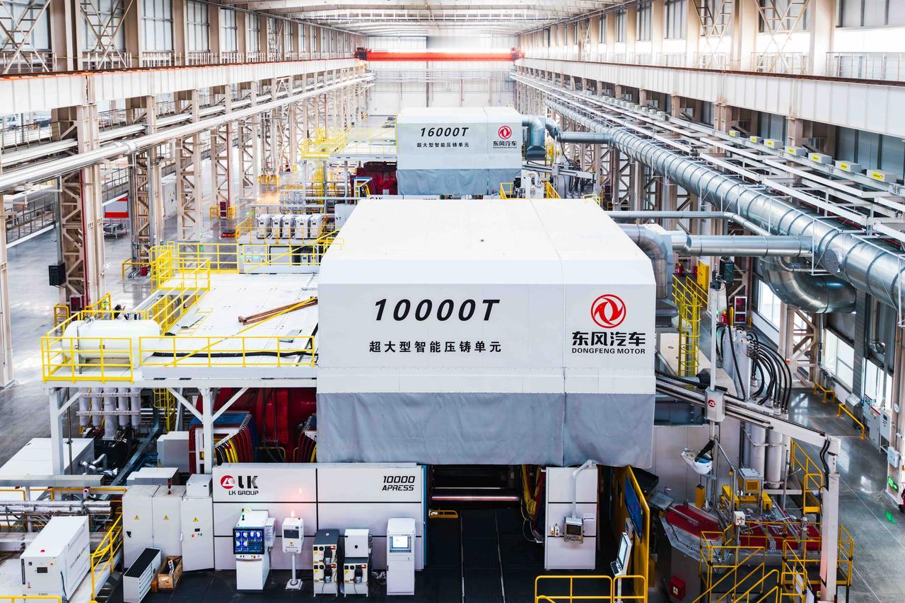1月21日，东风汽车全球最大16000吨一体化压铸产线生产的首款产品——电池箱体