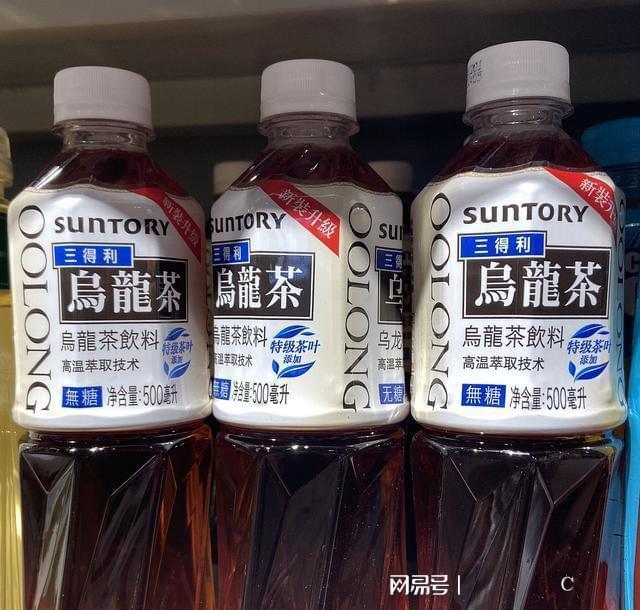 一个日本品牌在想方设法的装“纯正血统的中国乌龙茶”

一个中国品牌在努力装成源自