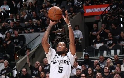 马刺队以114-95的比分力克开拓者，以总比分4-1的强势表现挺进季后赛下一轮！