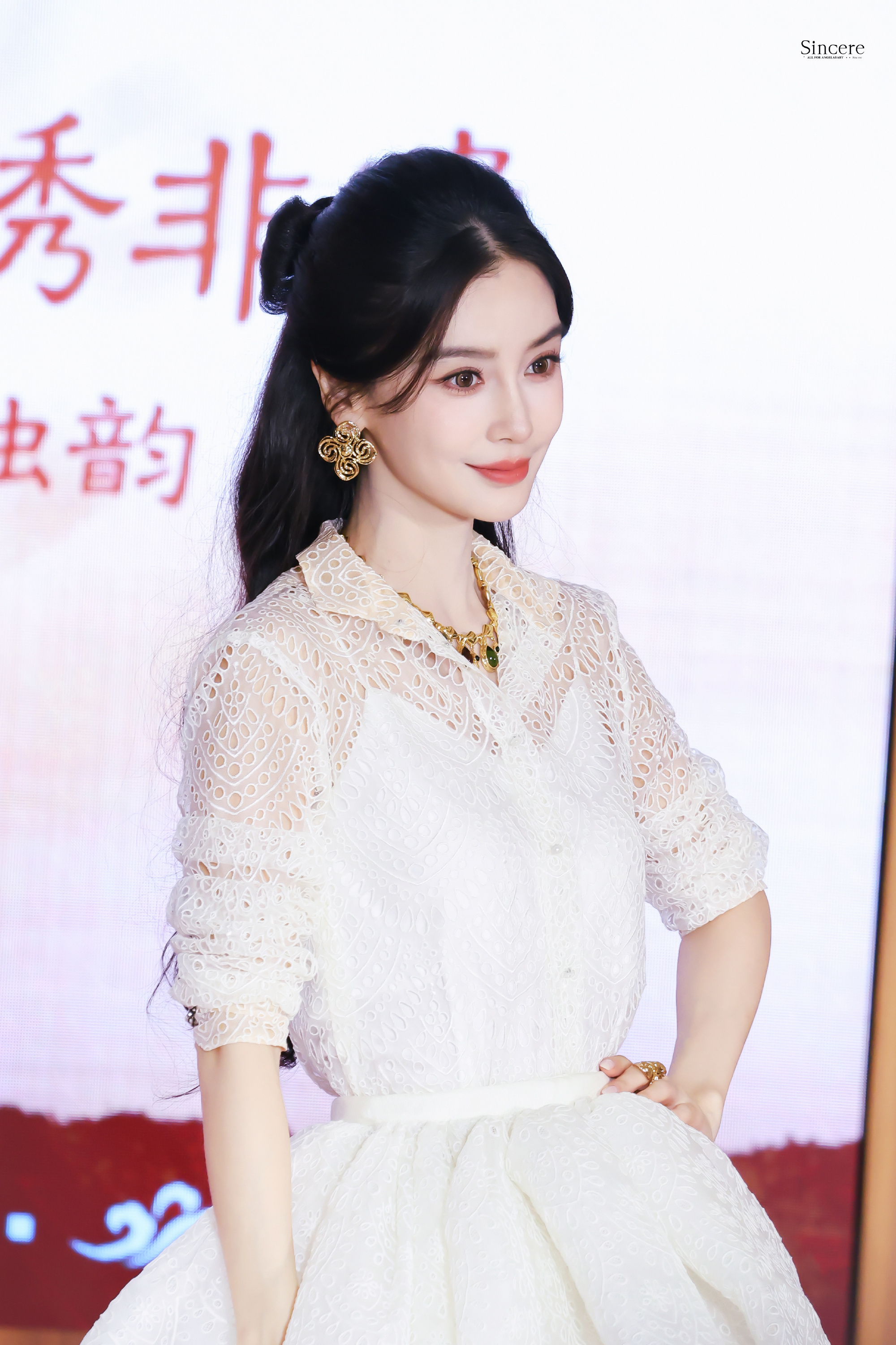 angelababy[超话] yy 杨颖“我炙热明媚的爱，未曾泯灭，当花瓣吹落耳