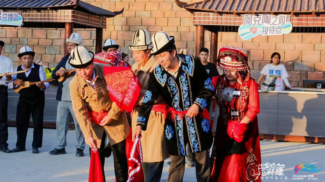 在阿克陶被美景硬控一整天 走完一整条高原风光走廊直接沦陷，冰川、湖泊、火山、草原