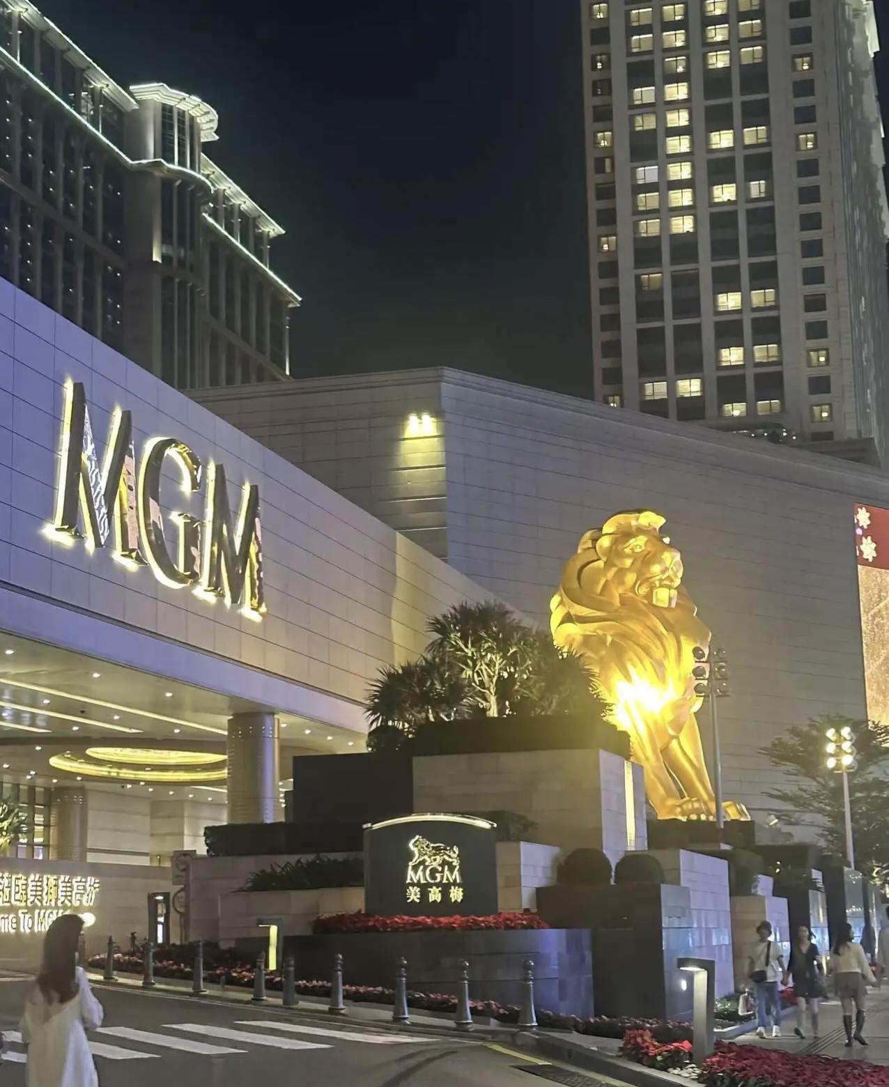 昨晚进去的，
刚刚出来
这一晚上，
时间也过得太快了吧
大家猜猜
我战果如何[可