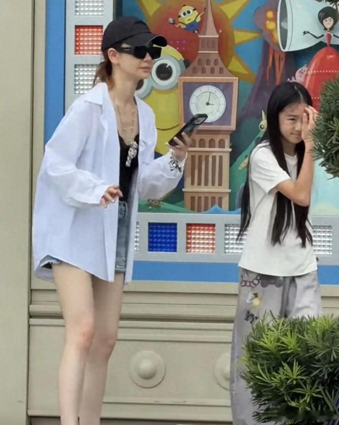 Lucky都这么大了戚薇女儿都这么大了 才发现lucky长这么大了 