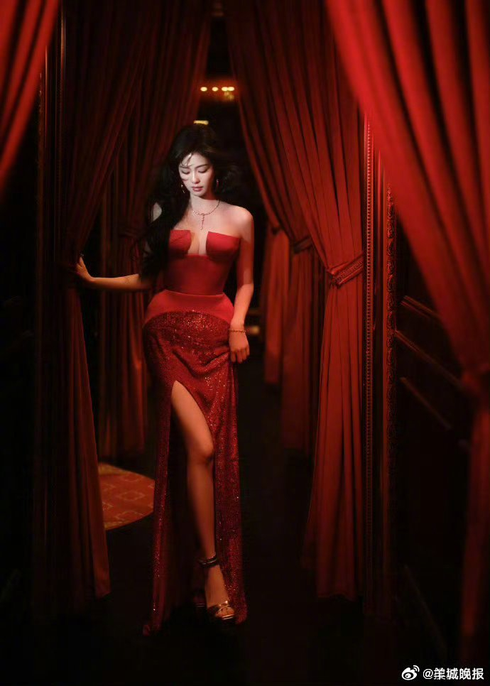 【女星造型图回顾，你最pick哪一套？】高定盛宴，星光璀璨！……来说说哪套造型让