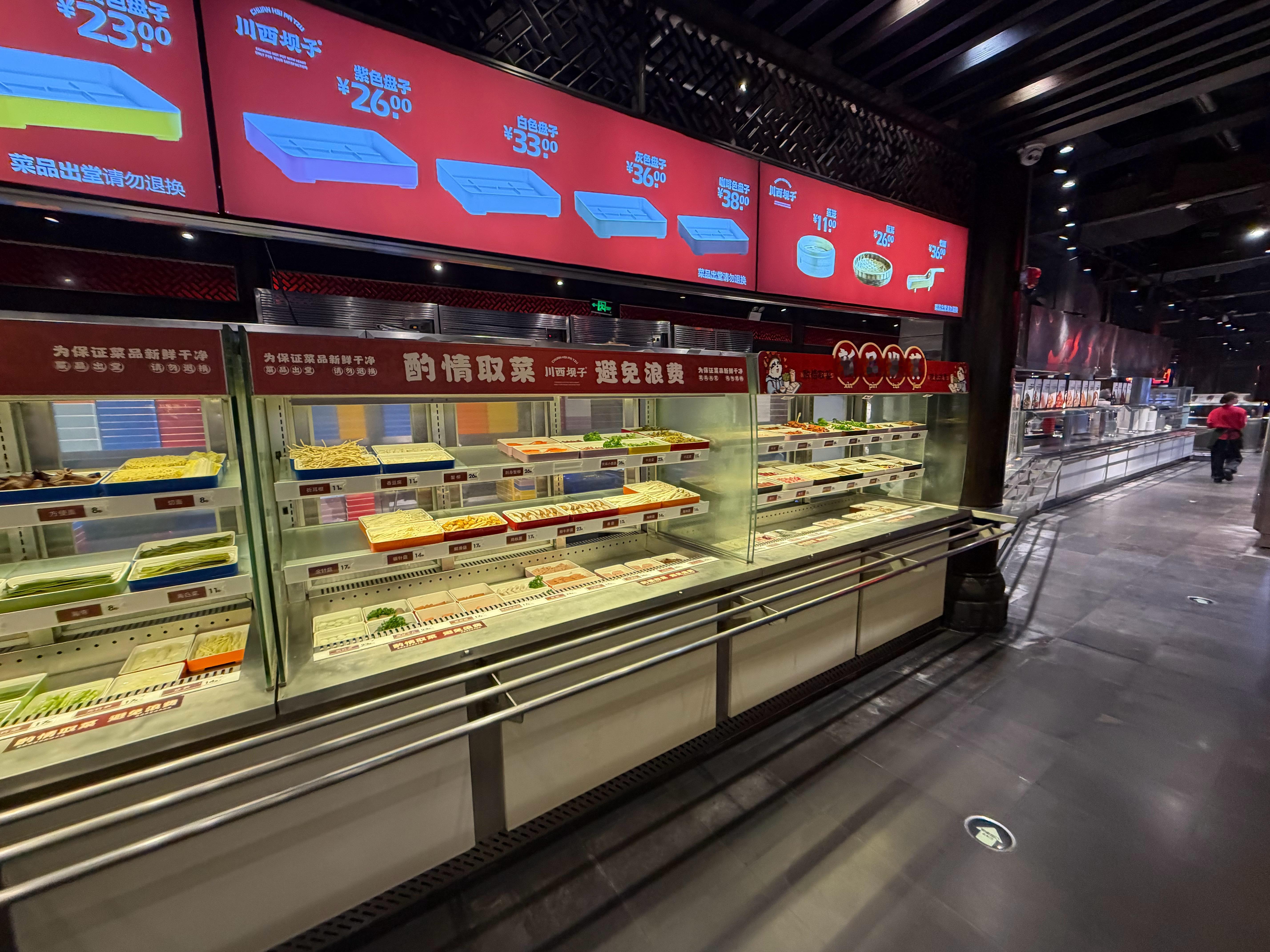 只要来成都车展，都得来川西坝子打个卡但是今年咋没啥人呢，是不是这次来车展的人少啊