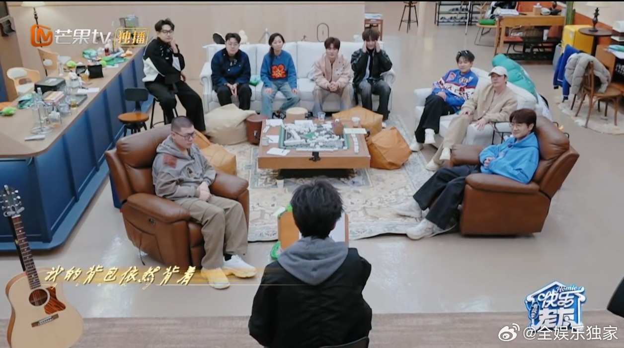 陈楚生一开口，周遭都安静了。那道“无形的墙”，在他的歌声里被听见，被理解。陈楚生