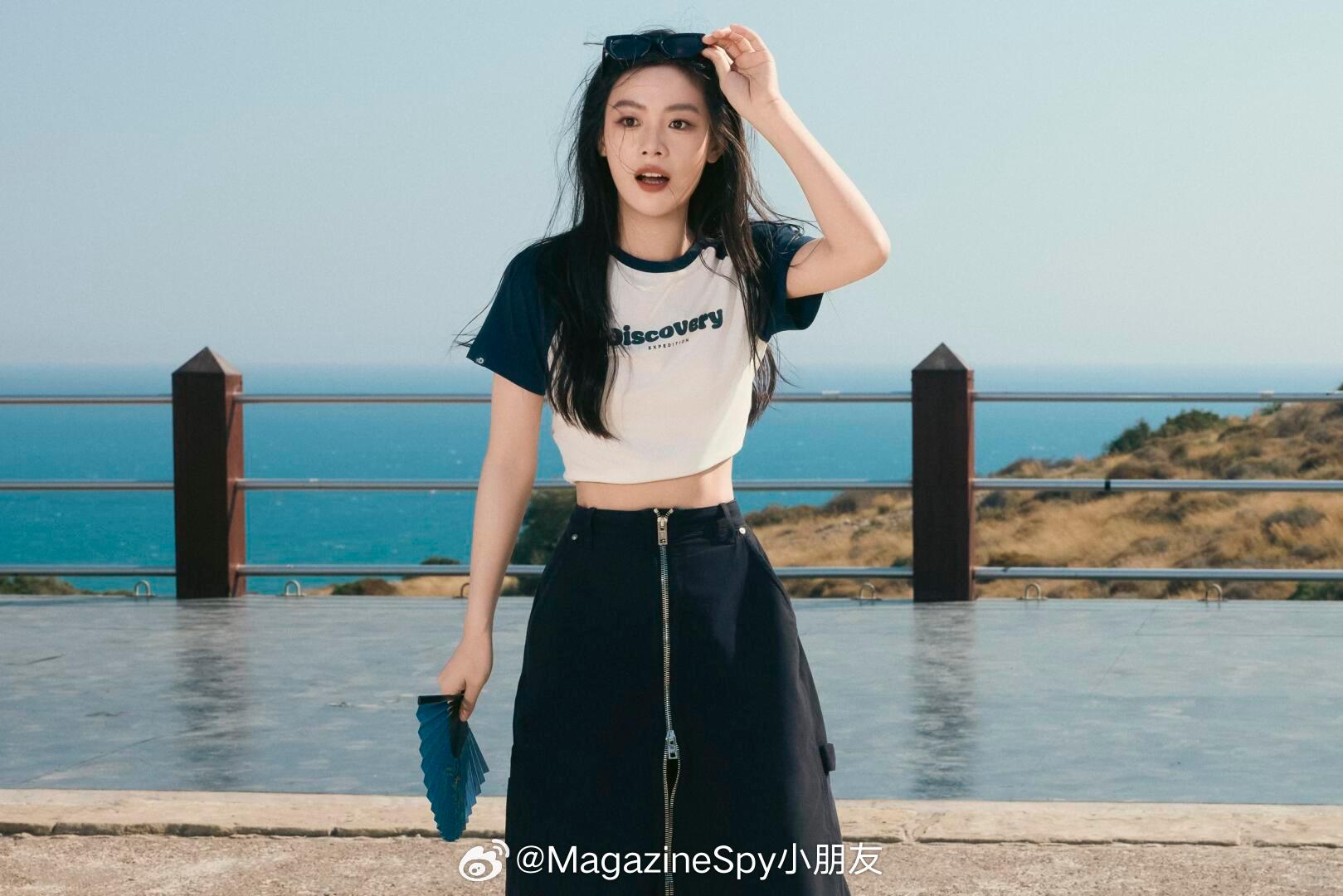 陈丽君 在塞浦路斯中国电影周的又一组写真，蓝海与古迹映衬出轻盈自在的度假氛围，D