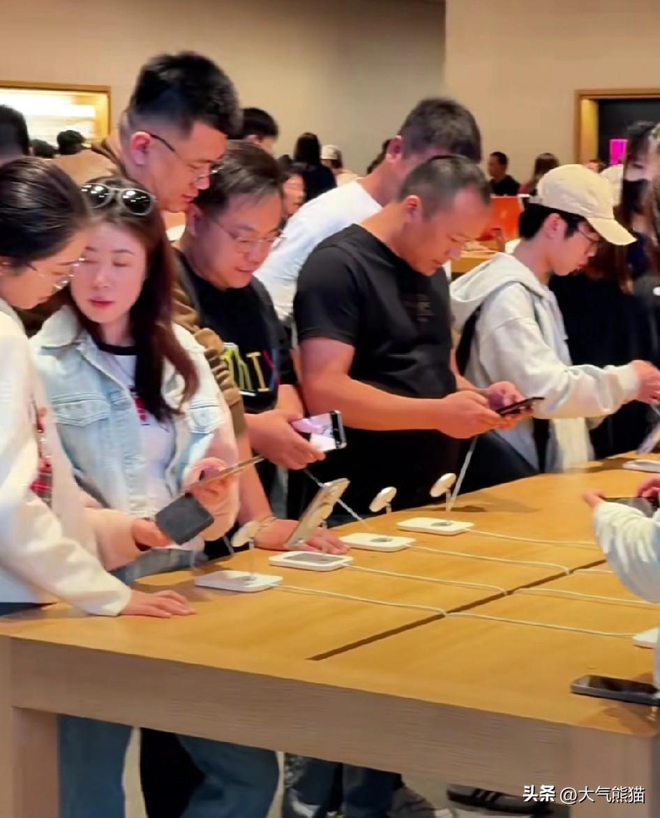 有vivo手机店员称，手机将要开启涨价模式，且整体涨幅约10%-15%，而且她还