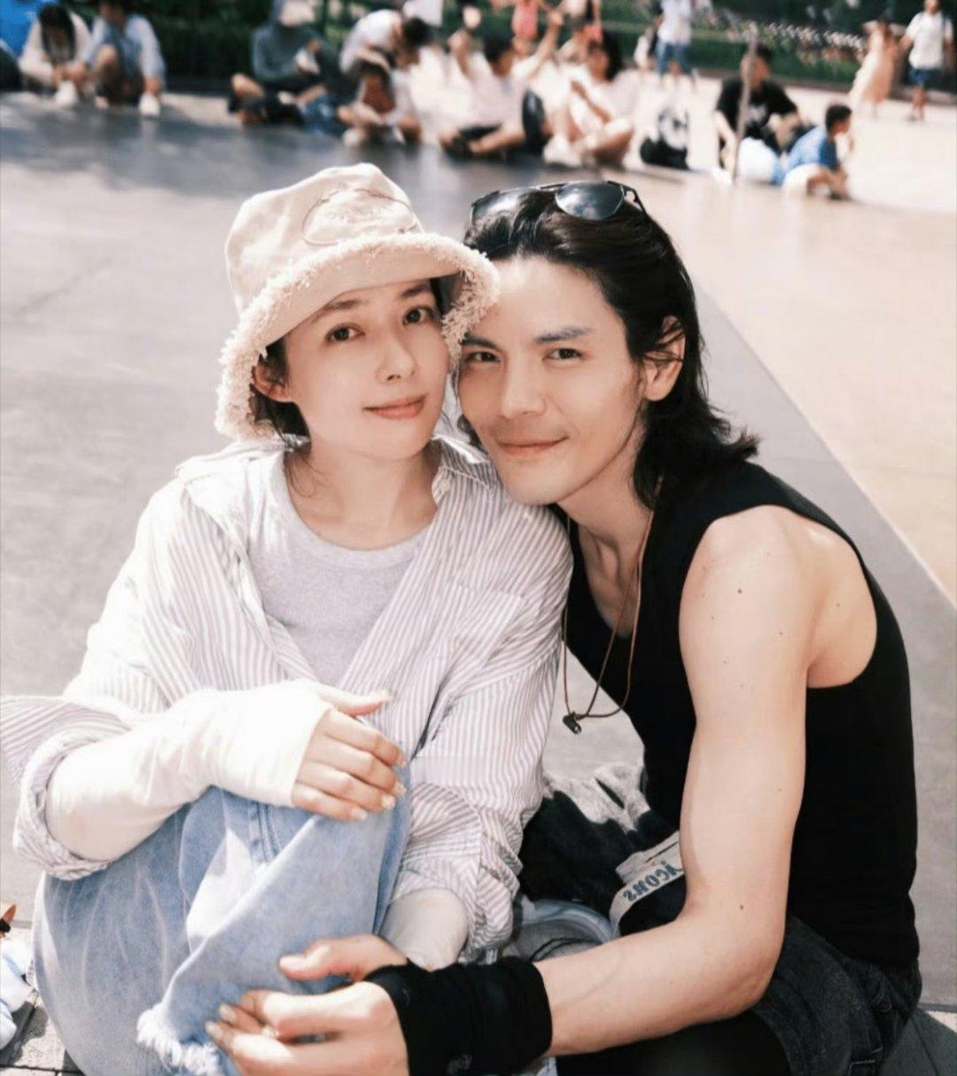 向佐为热度和钱哄郭碧婷上综艺明星夫妻合体综艺早已是圈内常见模式，向佐此次直白剖白
