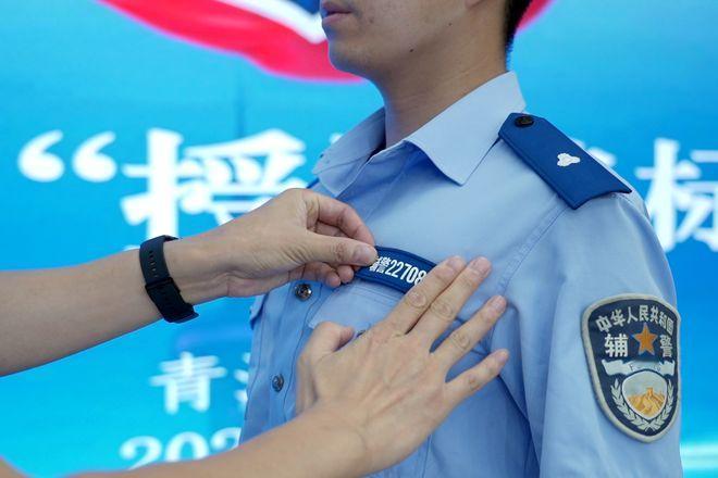 保安和辅警并非同一概念，不过符合条件的保安能够通过公开招聘转变为辅警。

保安与